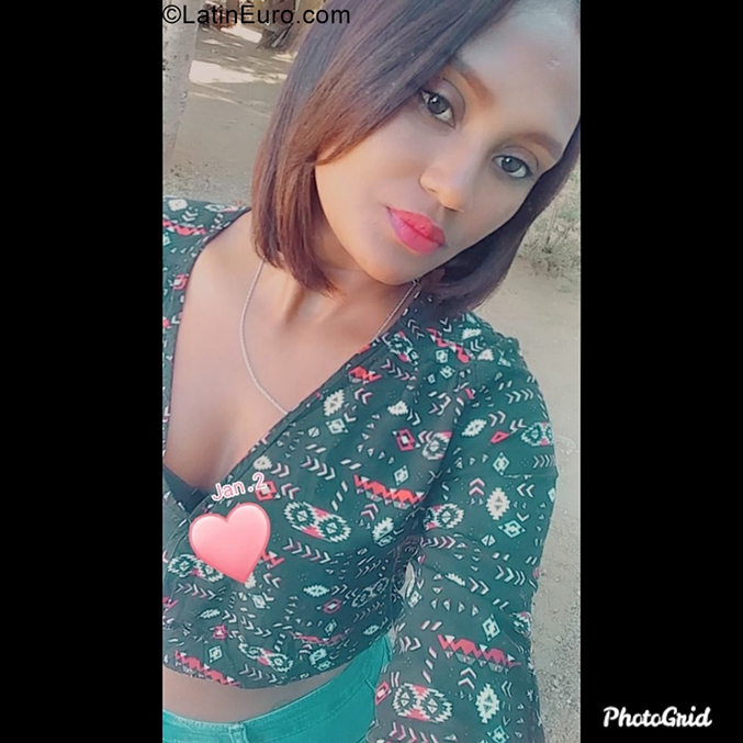 Date this sensual Dominican Republic girl Esther from Santo Domingo DO38841
