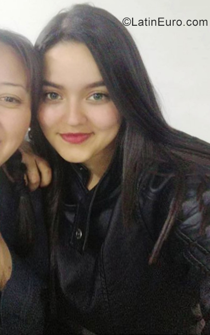Date this georgeous Colombia girl Stefania from Bogota CO28745