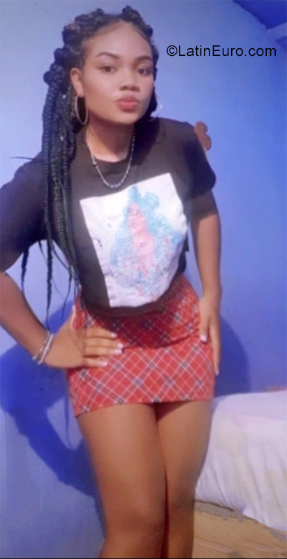 Date this cute Colombia girl Yane from Medellin CO28794