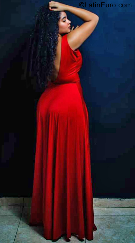 Date this sensual Colombia girl Emma from Cali CO28796