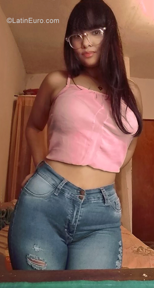 Date this sultry Venezuela girl Gabriela from Barquisimeto VE3564