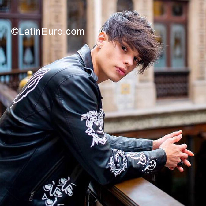 Date this lovely Colombia man Michell from Bogota CO28877