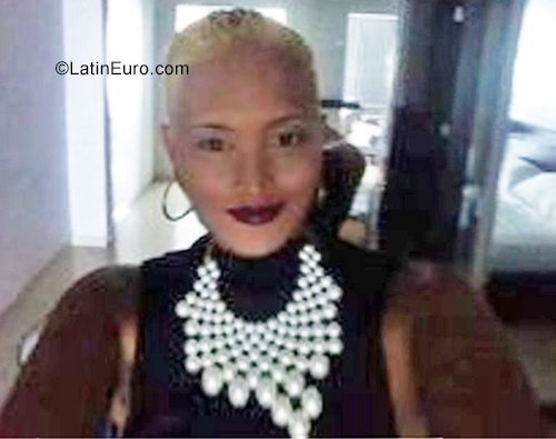 Date this sultry Dominican Republic girl Luz from Santo Domingo DO38975