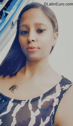 Date this sensual Dominican Republic girl Anyuli from Santo Domingo DO38978
