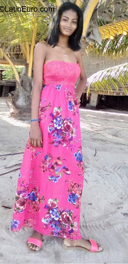 Date this funny Honduras girl Tatiana from Trujillo HN2874