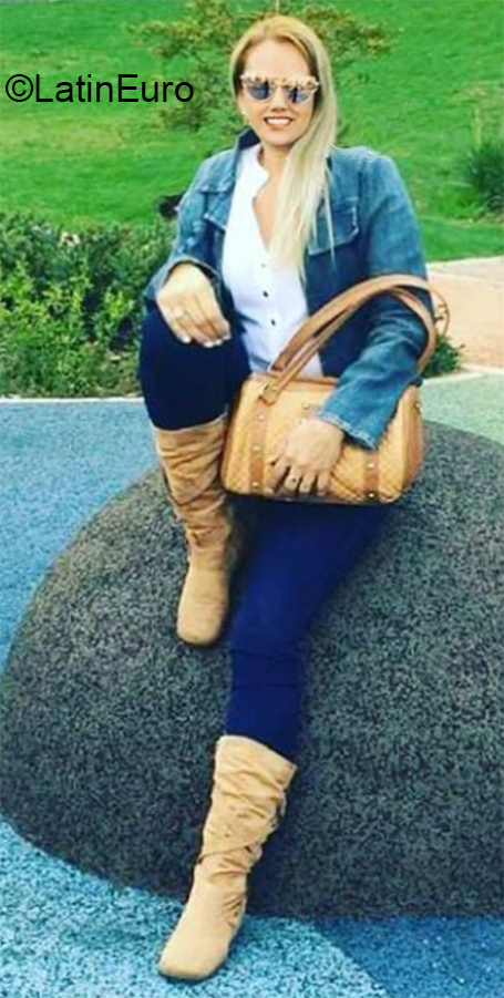 Date this stunning Colombia girl Mechas from Manizales CO30168