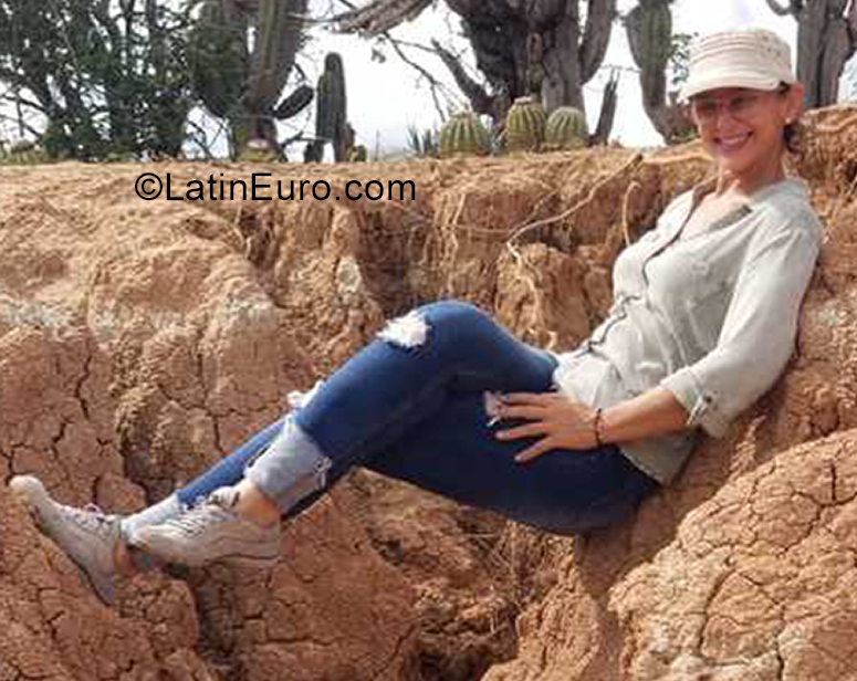 Date this cute Colombia girl Maria from Bogota CO29099