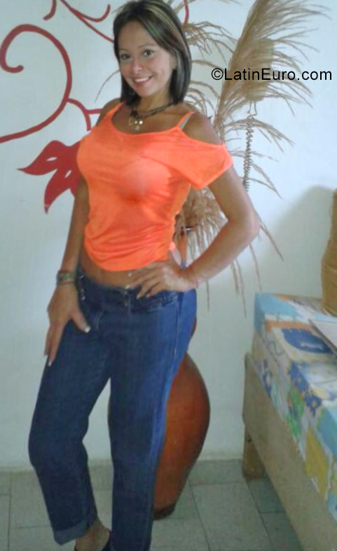 Date this voluptuous Venezuela girl Rasi from Maracay VE3654