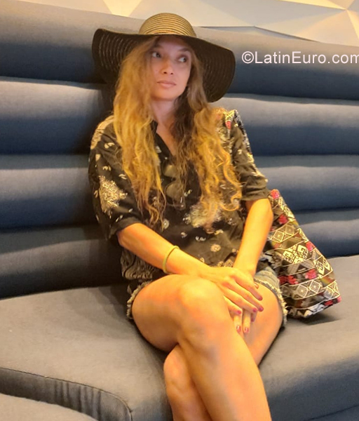 Date this voluptuous Brazil girl Milli from Rio De Janeiro BR11299
