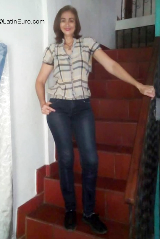 Date this good-looking Venezuela girl Ledy from Caracas VE3661