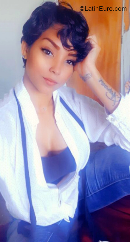 Date this hot Venezuela girl Dubrey from Caracas VE3668