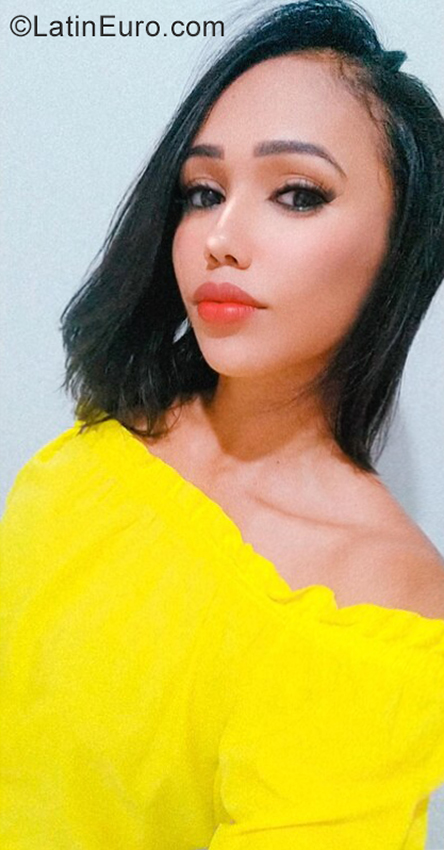 Date this voluptuous Brazil girl Thailene from Ipiau BR11302