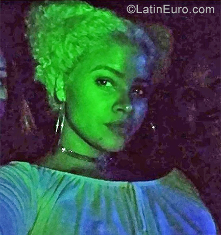 Date this voluptuous Brazil girl Debora from São Paulo BR11303
