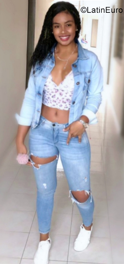 Date this beautiful Colombia girl Alejandra from Cali CO29211