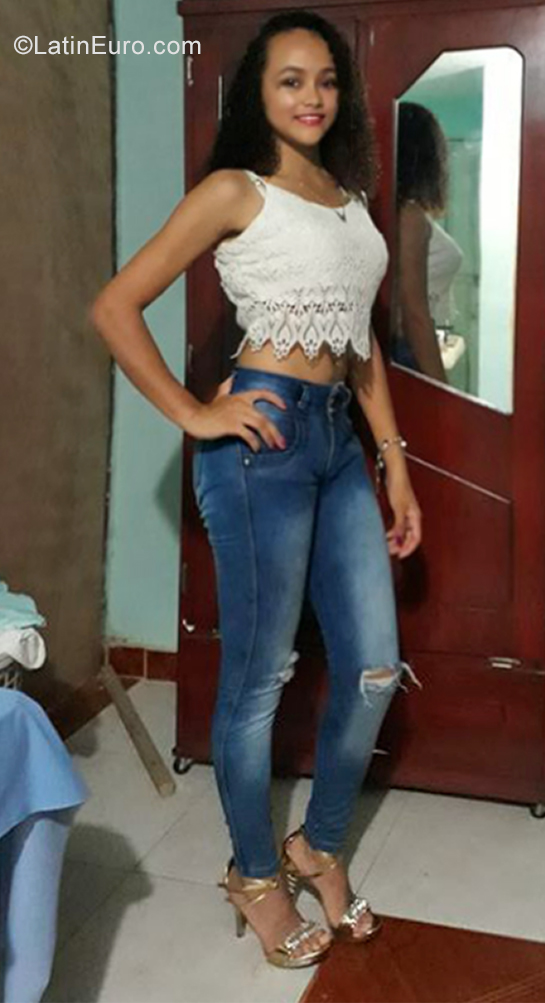 Date this voluptuous Colombia girl SOPFIA from Bogota CO29216