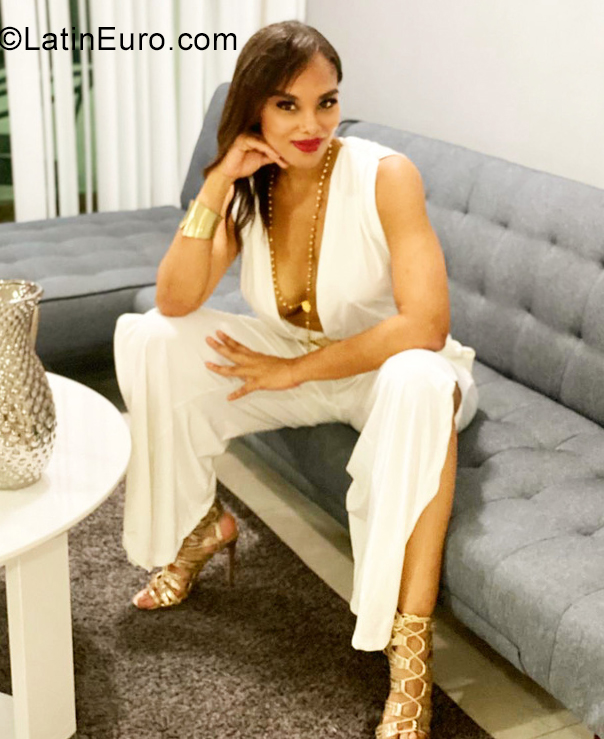 Date this sultry Panama girl Mariel from Panamá PA1261