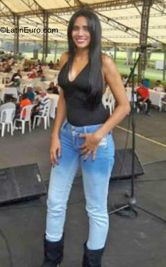 Date this tall Colombia girl Leonela from Cali CO29309