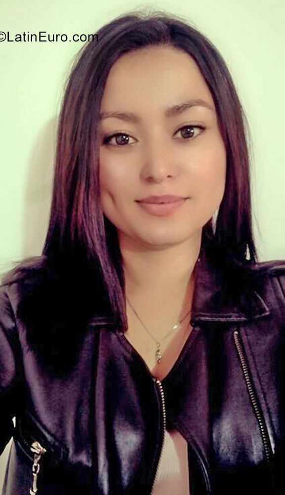 Date this sultry Colombia girl Erika from Bogotá CO29397