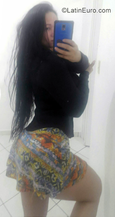 Date this athletic Brazil girl Leone from Sao Paulo BR12398