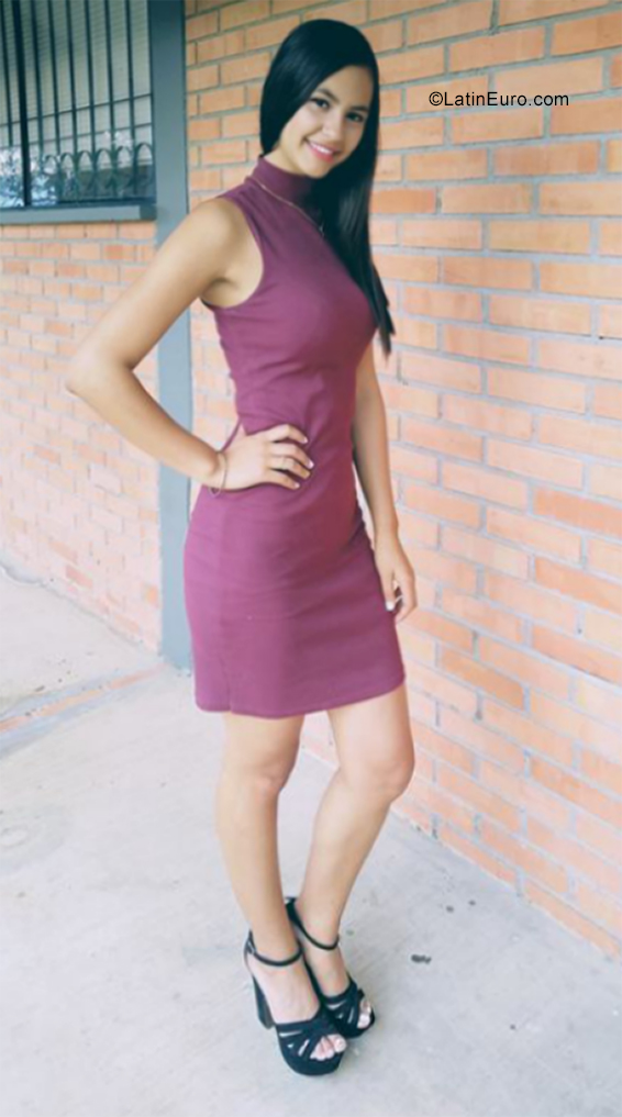 Date this cute Colombia girl Andrea from Bucaramanga CO29432