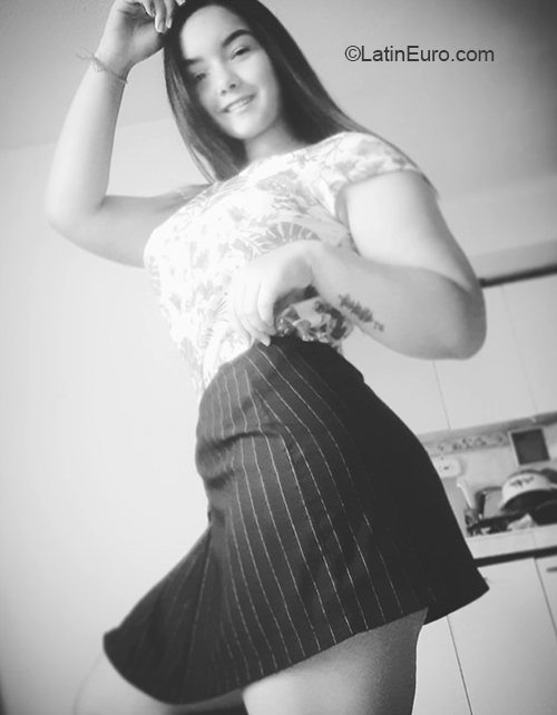 Date this voluptuous Colombia girl Kemberly from Bogota CO29611