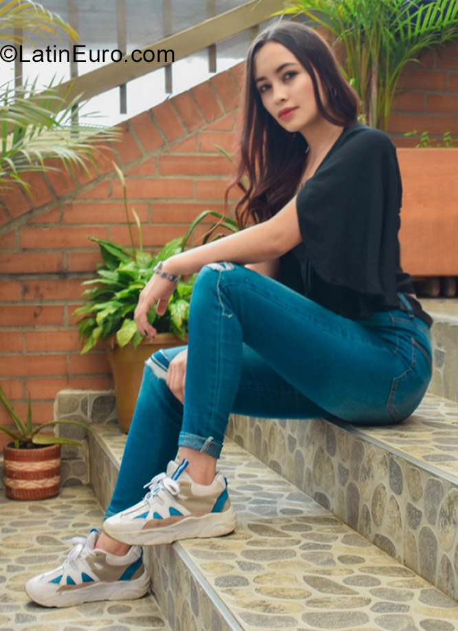 Date this athletic Colombia girl Elizabeth from Bogota CO30908