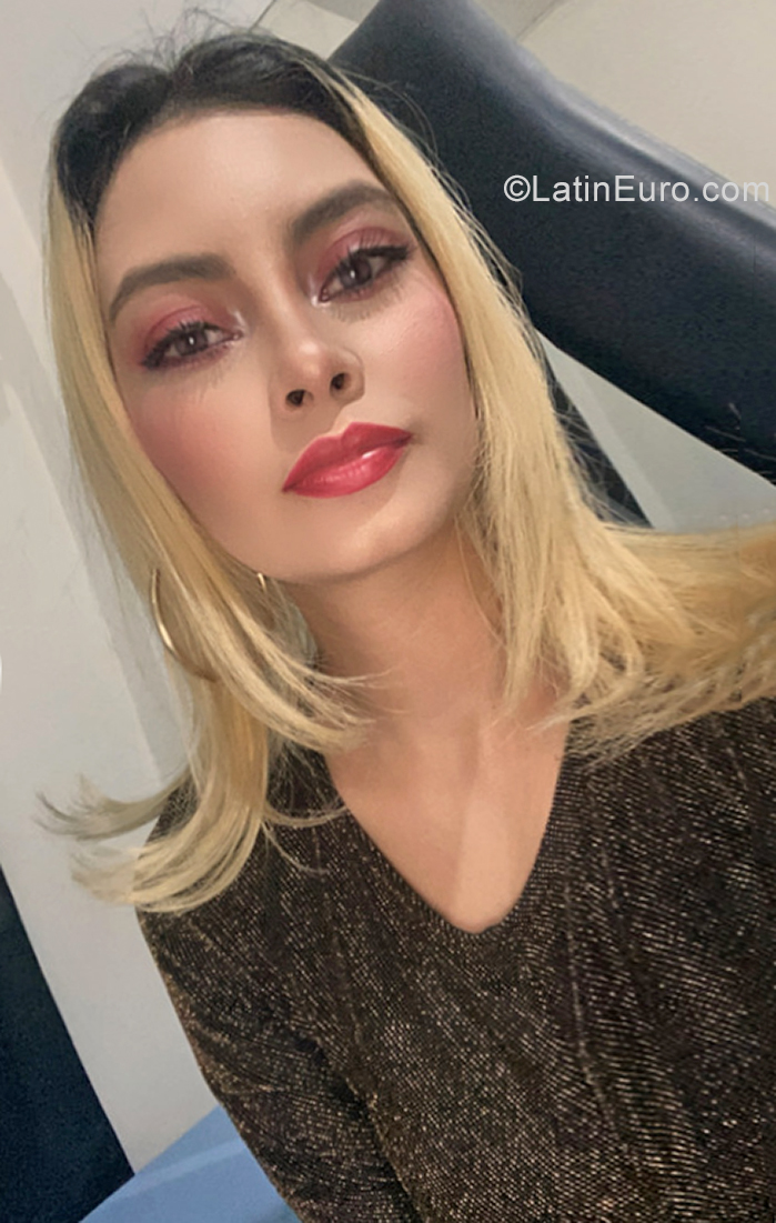 Date this lovely Colombia girl Laura from Medellin CO29728