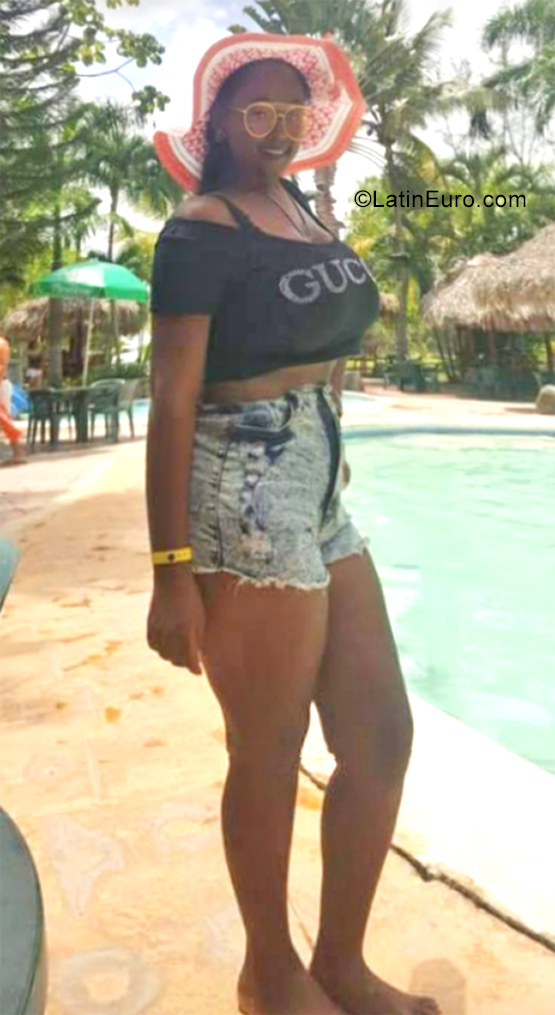 Date this tall Dominican Republic girl Elisa from Santo Domingo DO40010