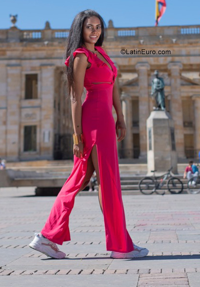 Date this tall Colombia girl Hanna from Bogota CO29752