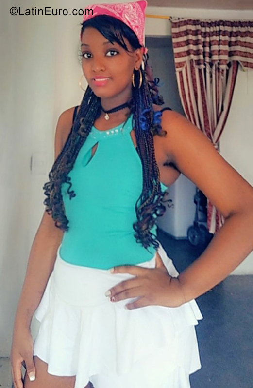 Date this happy Colombia girl Thefany from Palmira CO29764