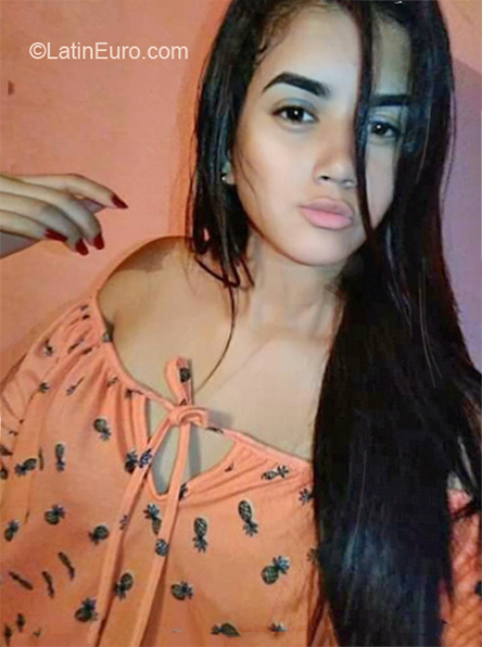 Date this voluptuous Venezuela girl Alexandra from Valencia VE3831