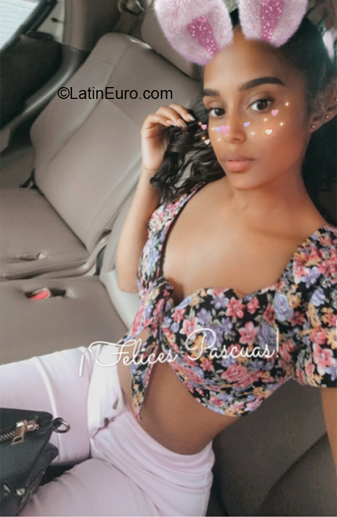 Date this beautiful Dominican Republic girl Emely from Santiago DO39599