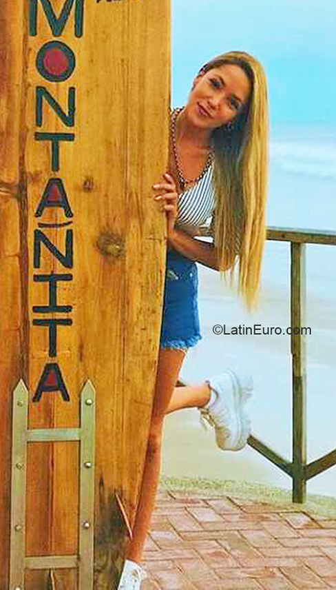 Date this voluptuous Argentina girl Marinne from Buenos Aires AR716