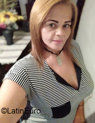 Date this voluptuous Venezuela girl Carlina from Valencia VE3848