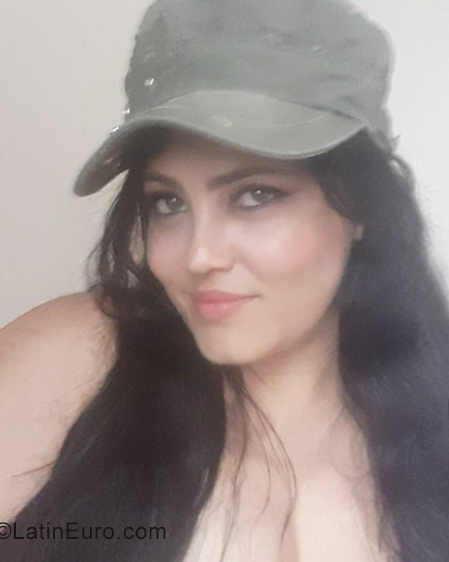 Date this cute Ecuador girl Nahila from Guayaquil EC787