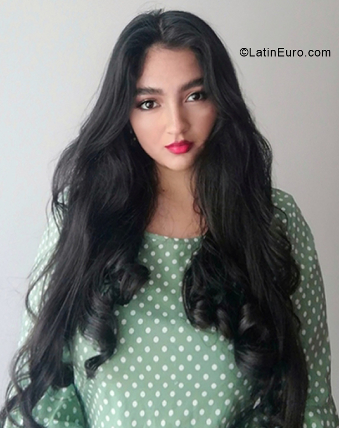 Date this fun Colombia girl Laura from Popayán CO29927