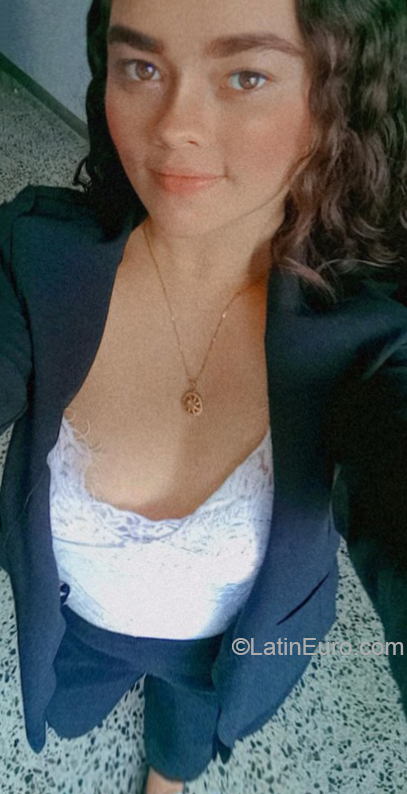 Date this happy Colombia girl Daniela from Cali CO29962