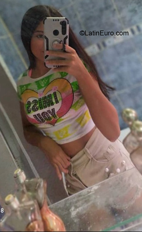 Date this voluptuous Venezuela girl Hilaris from La Asunción VE3889