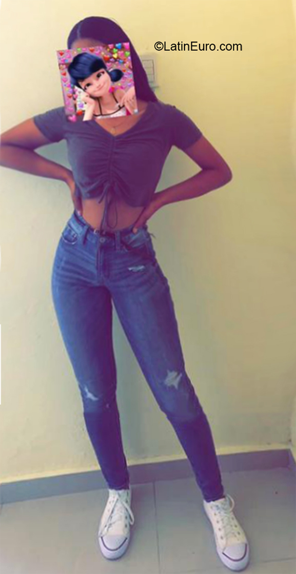 Date this sultry Dominican Republic girl CAROL from Barahona DO39697