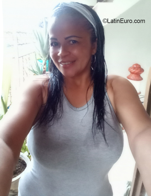 Date this tall Colombia girl Tica from Cali CO30017