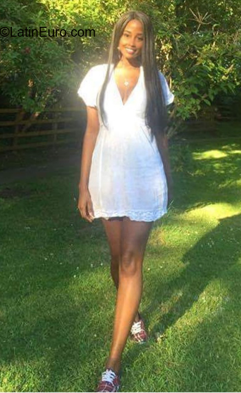 Date this nice looking Colombia girl Treasure from Cali CO30026