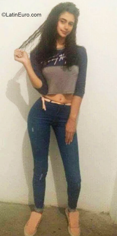 Date this good-looking Venezuela girl Mary from Maracay VE4129