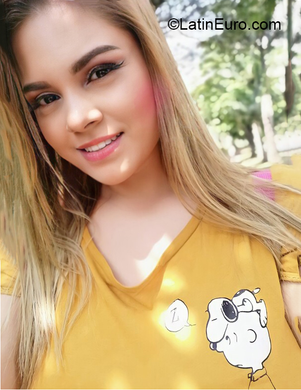Date this happy Colombia girl Valentina from Cali CO31292