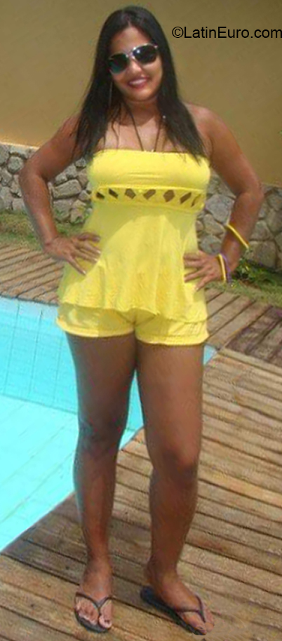 Date this happy Brazil girl Mariana from Bezerros BR11383
