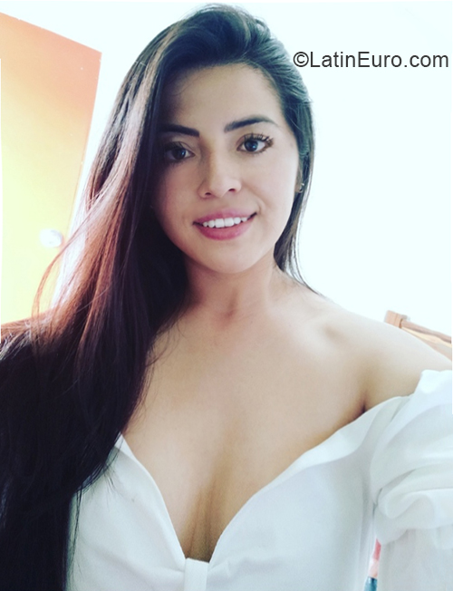 Date this stunning Colombia girl Paola from Bogota CO30299