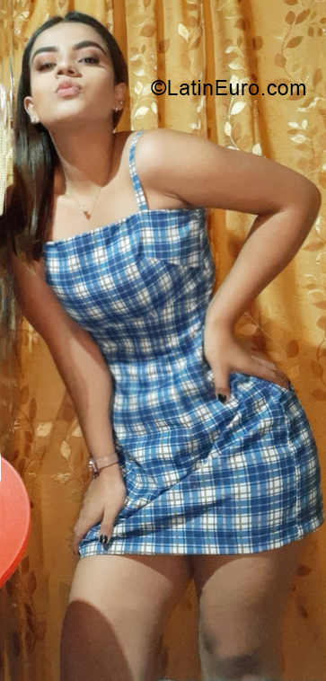 Date this attractive Venezuela girl Frankiee from Caracas VE3981