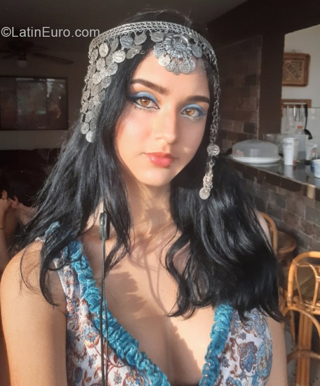 Date this voluptuous Venezuela girl Missa from Margarita VE3968