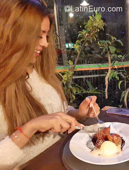 Date this good-looking Italy girl Adriana from Milan IT348