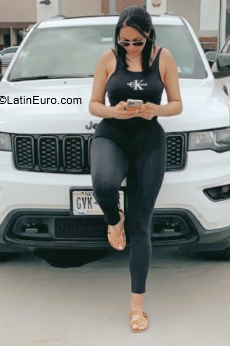 Date this voluptuous United States girl Joseline from Boston US21331