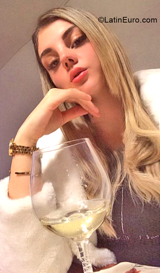 Date this voluptuous United States girl Sabrina from Miami US21335